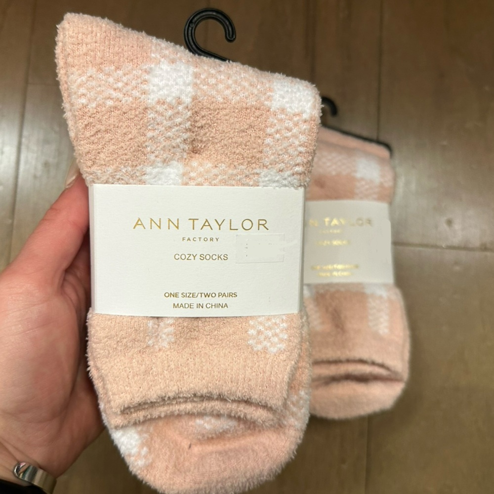 NWT / 2 Pairs Fuzzy-Cozy Socks / OS